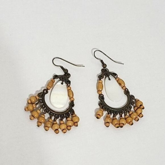 Vintage Chandelier Earrings with mother of pearl - Picture 2 of 3